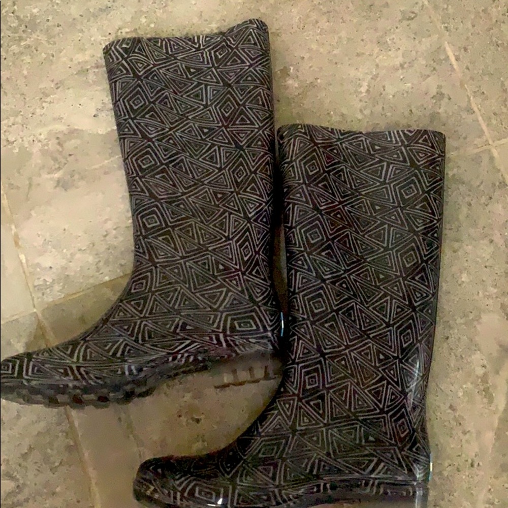 Toms Black & White Tribal Print Cabrilla Rain